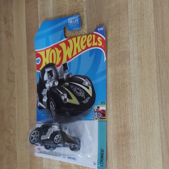 Hot Wheels Tooned Twin Mill - Picture 5 of 8